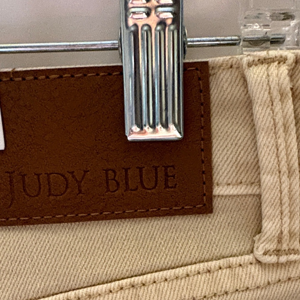 Judy Blue High Rise Jeans in Cream - Picture 7 of 9